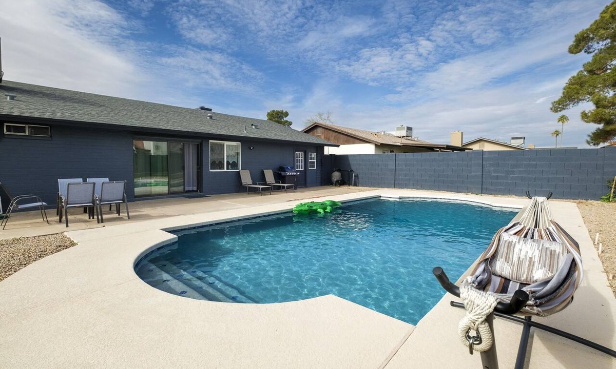 Glendale Apartment | Msg for 5%off King Bed Pool Yard Remodeled Guesthouse Glendale