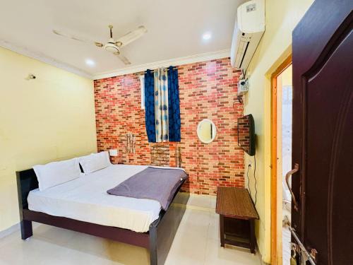Srikalahasti Hotel | MSN-Gate1Temple