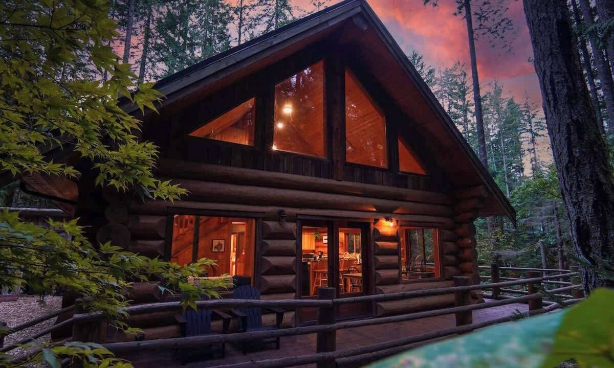 Warnick Cabin | Mt Baker Log Cabin Wood Firepace Fast WiFi