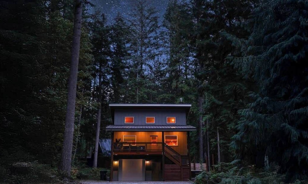 Warnick House | Mt Baker Timberline Terrace Hot tub & Game Room
