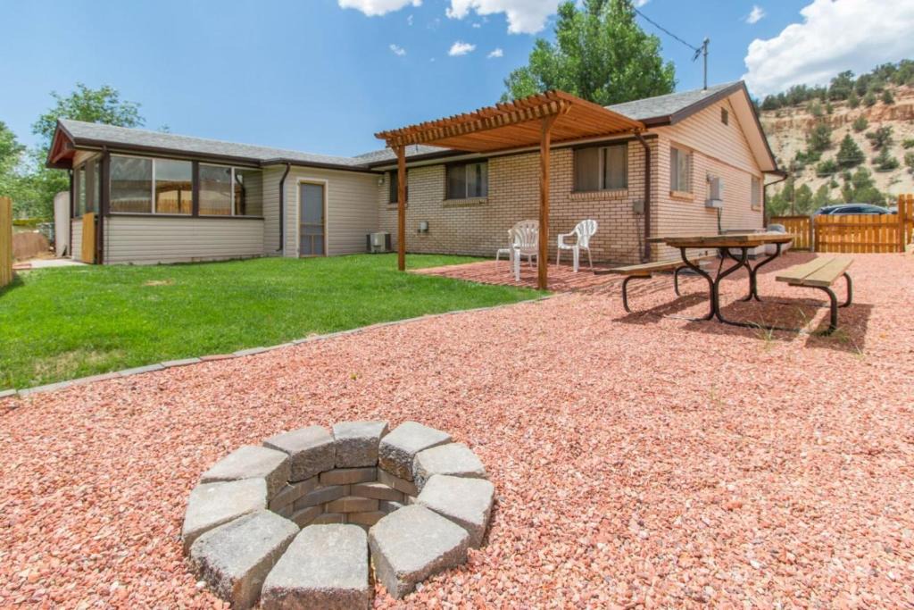Mount Carmel Junction House | Mt, Carmel Getaway