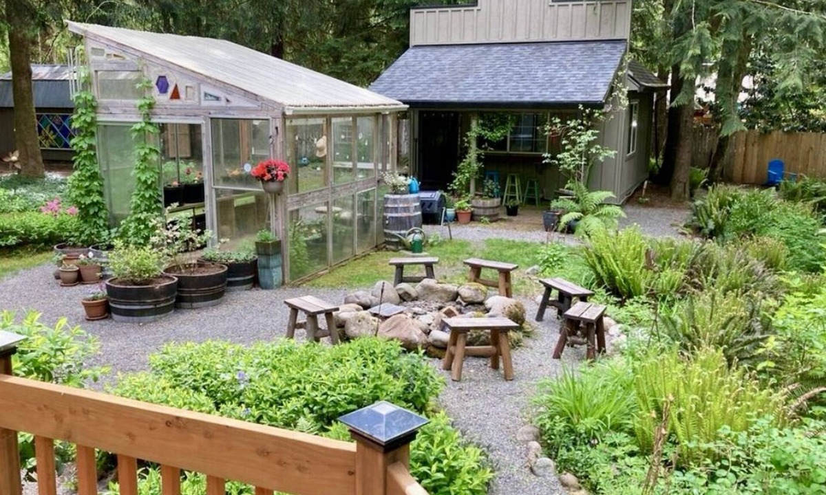 Ariel House | Mt. St. Helens Base Camp. 65 minutes from PDX. 5 minutes to lakes!