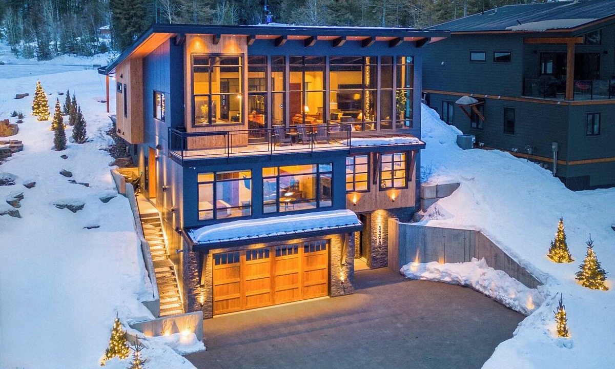 East Kootenay Ski Chalet | Mtn Spa Retreat | Sauna + Cold Plunge I Ski In/Out