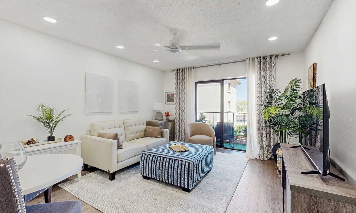 Camelback East Apartment | Mtn-view Balcony: Condo 6 Mi to Dtwn Phoenix