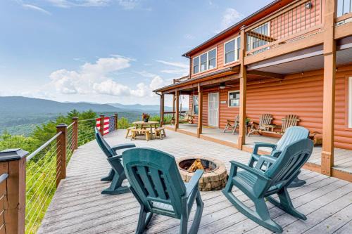 Murphy House | Mtn-View Cabin: Deck & Pets Welcome in Murphy