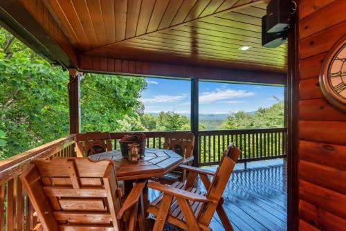 Piney Creek House | Mtn-View Deck: Cabin Near New River State Park!