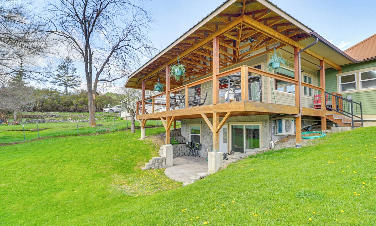 Eureka Apartment | Mtn-view Eureka Apartment: Walk to Eateries!