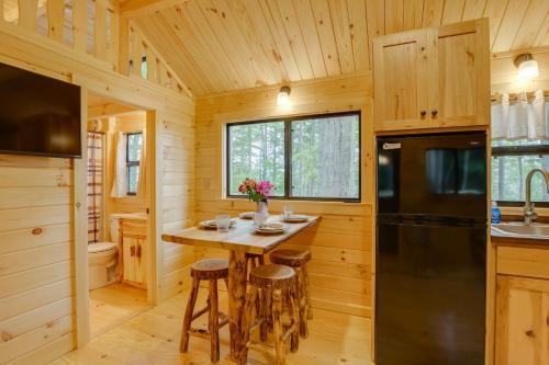 Cowanesque House | Mtn-View Middlebury Center Cabin: Deck & Grill!