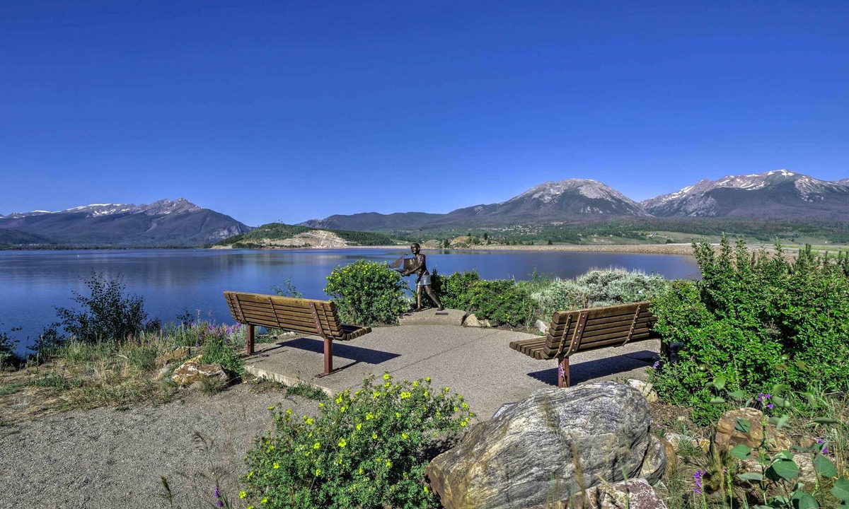 Dillon Condo | Mtn Views, Ground Floor: Rec Path and Lake Access