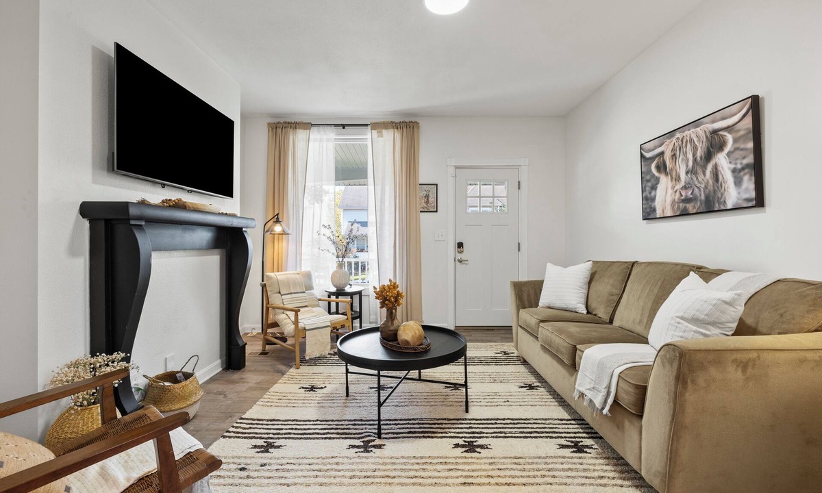 Olde Towne East House | MTR Charming home in Monroe!