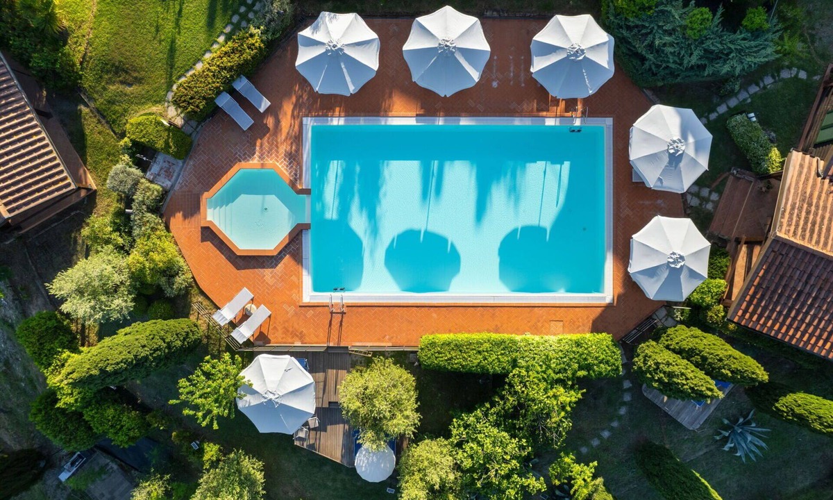 Sughera Apartment | MUGHETTO, Pool view with garden