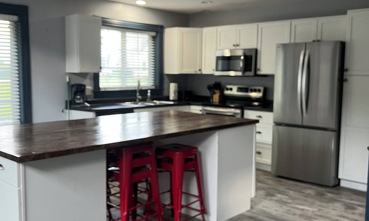 Nauvoo House | Mulholland 5 bedroom house in nauvoo with six bath and basement has a bunk room.