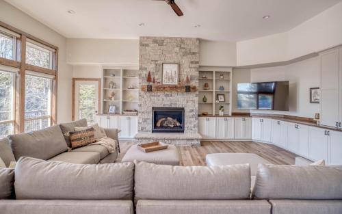 Sunriver House | Mulligan Woods - Meredith Lodging