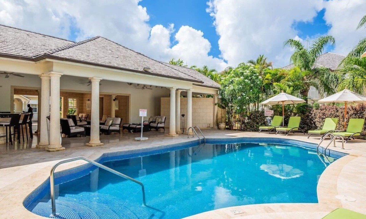 Little Battaleys House | Mullins. St Peter. Stunning Villa. 5 minutes from Mullins Beach