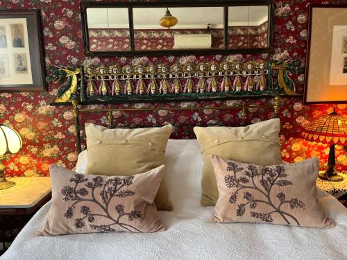 Auburn Bed & Breakfast | Munroe Inn Boutique Hotel