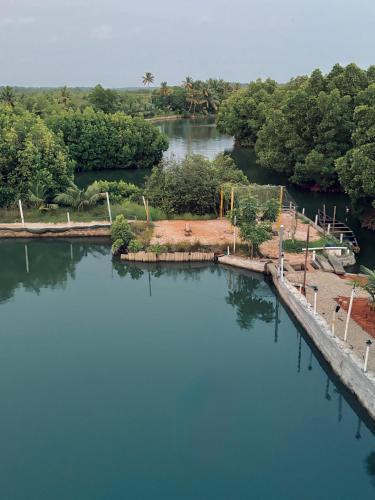 Munroe Island Bed & Breakfast | Munroe Mangrove Forest Lake Holidays Resorts