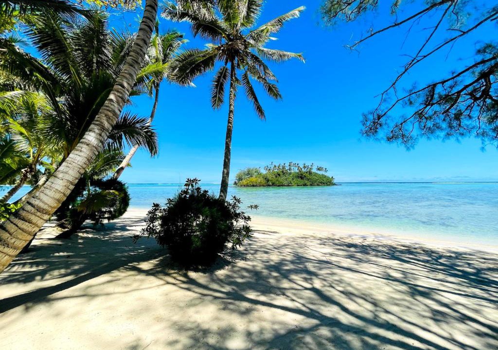Muri Villa | Muri Beachside Villa with pool
