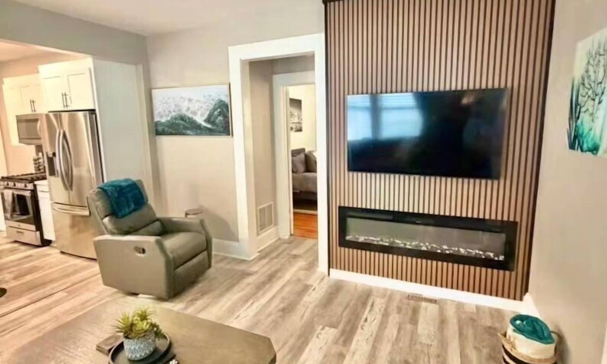 Peachtree Hills House | Must see, modern updated beautiful Peachtree Hills Neighborhood Near Buckhead!