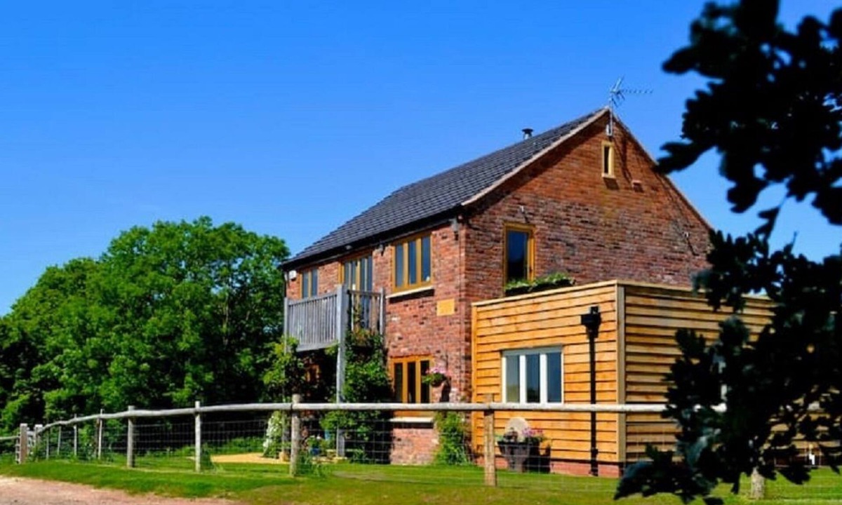 Moreton Valence House | Mutton Barn - The Best rural holiday property in Warwickshire - 4 Guest Unit