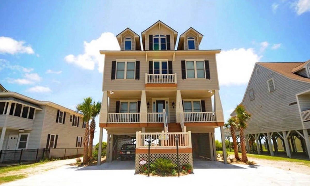 Crescent Beach House | Myrtle Beach Oceanfront Home, 8 Bedroom + 8.5 Bathrooms - Sleeps 26!