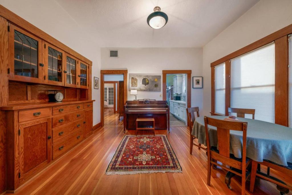 West University House | N 1st Ave