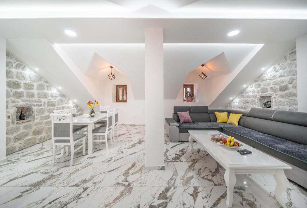 Risan Apartment | N&N