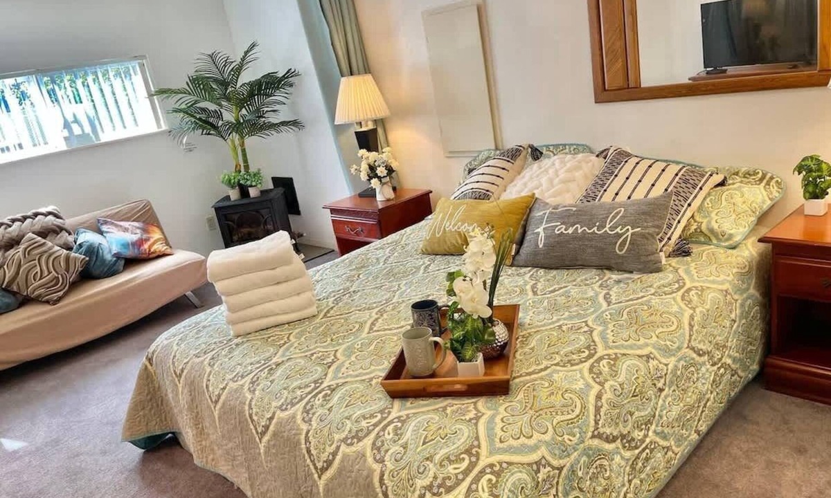 Pinehurst House | N Seattle Getaway – Easy Access, Comfortable stay