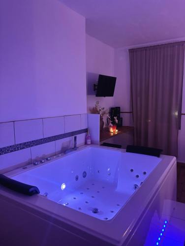 Orbec Bed & Breakfast | Nali Room