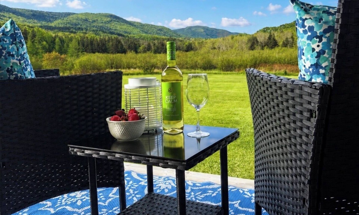 Cheticamp House | Nanook’s Den Escape to the beauty of the mountains Internet, GBTV