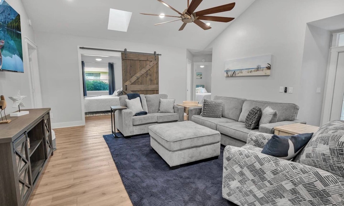 Willoughby Acres House | Naples Beautiful 4 BR Home w/ Screened Lanai - Near Beaches, Clean & Comfortable