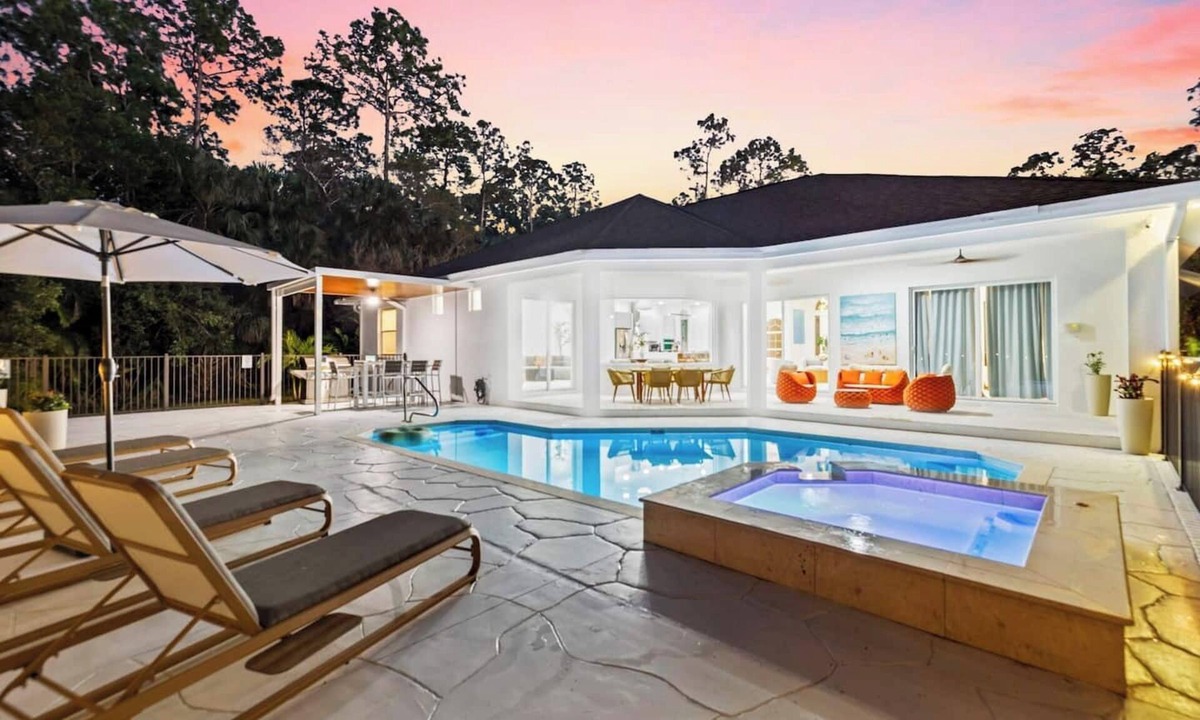 Naples House | Naples FL | Heated Pool Spa Pickleball Mini Golf