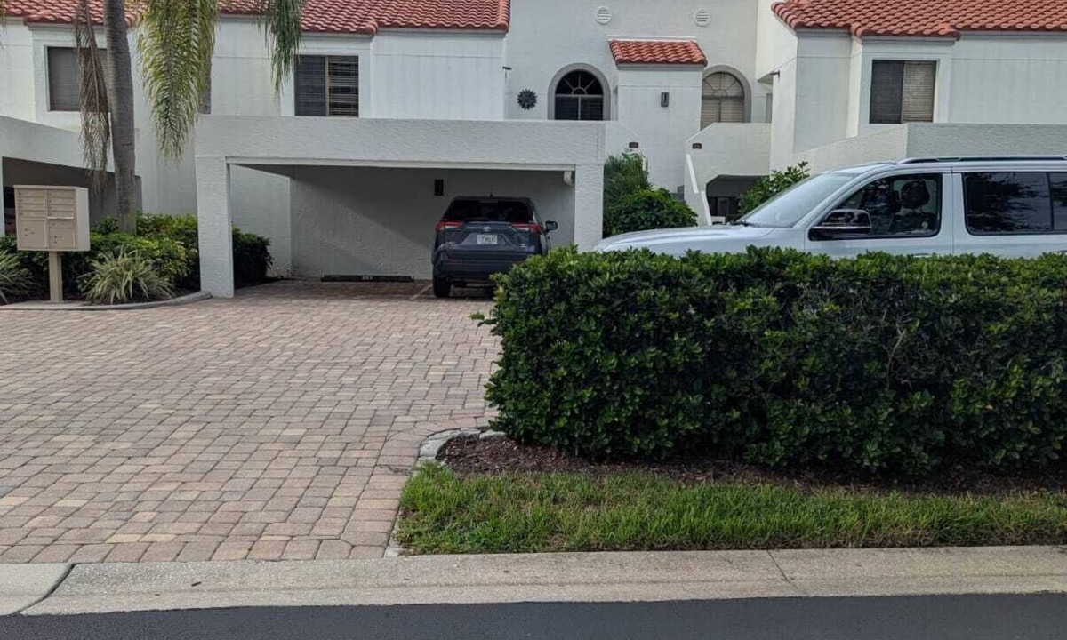 Pelican Bay Condo | Naples Florida! Vanderbilt Beach! Perfect Relaxing Sunny Getaway Spot!