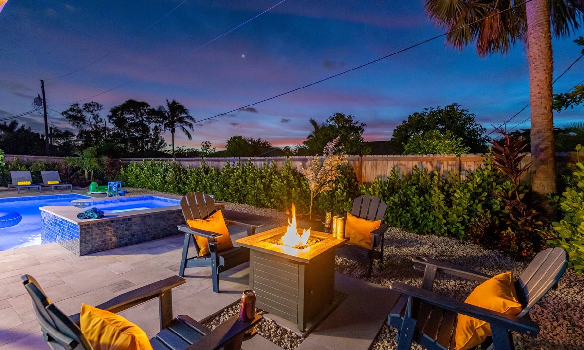 Central Naples House | Naples Home -Private Pool & Spa ,Minutes to the Beach!