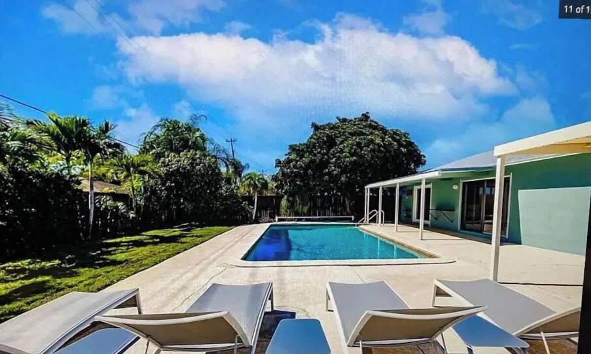 Central Naples House | Naples Villa Heated Pool 1.3M to beach-11 People
