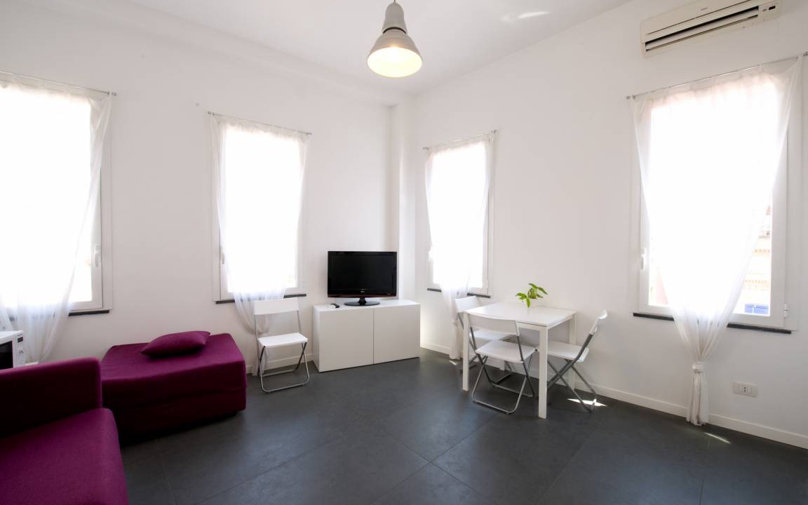 Quartieri Spagnoli Apartment | Nardones Studio Apartment by Wonderful Italy