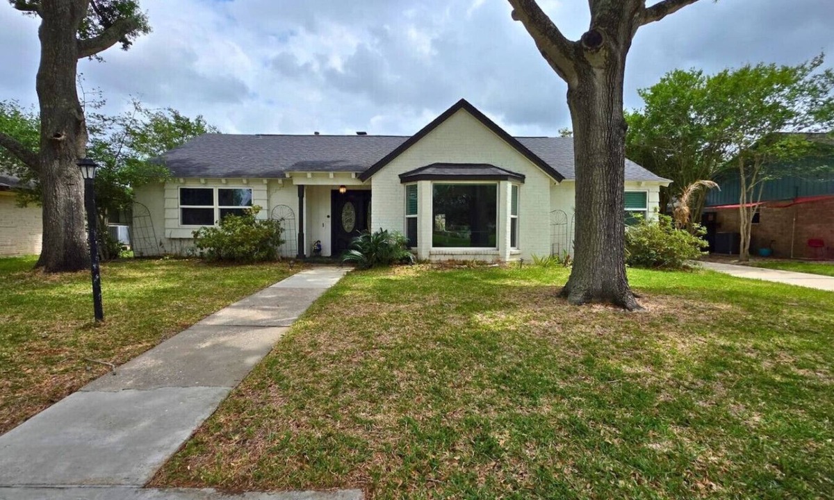 Nassau Bay House | Nassau Bay Retreat near Clearlake, Nasa and Kemah
