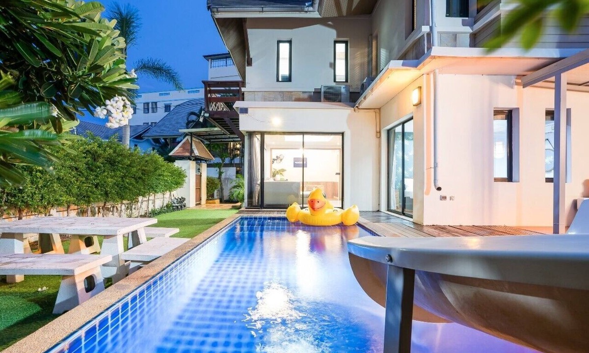 Central Pattaya Villa | Natcha Pool Villa by Warin