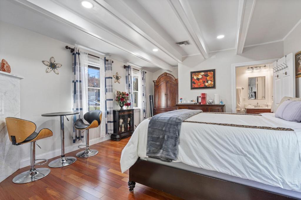National Harbor House | National Harbor Suite 1