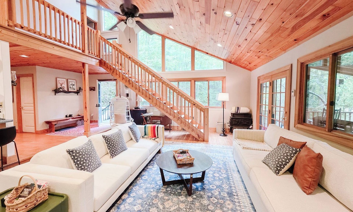 Franklin Ski Chalet | Native Gem Mountain Chalet with Views Near Smoky Mountains, Trails & Waterfalls