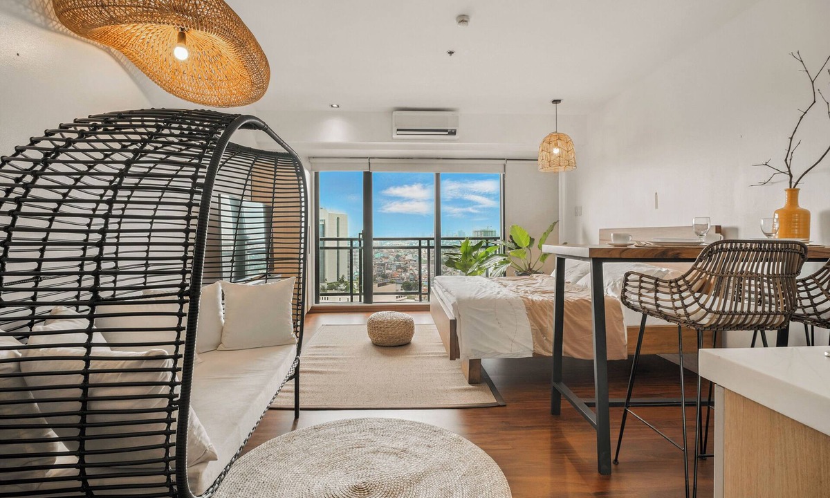 Valenzuela Apartment | Native Studio Hideaway at the heart of Poblacion, Makati
