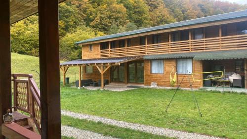 Banita House | Natural e Simplu
