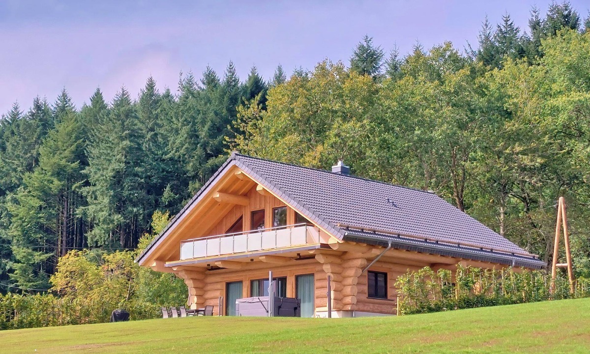 Langweiler Ski Chalet | Natural log cabin chalet (new build 2025!) in the Hunsrück with lake and national park views