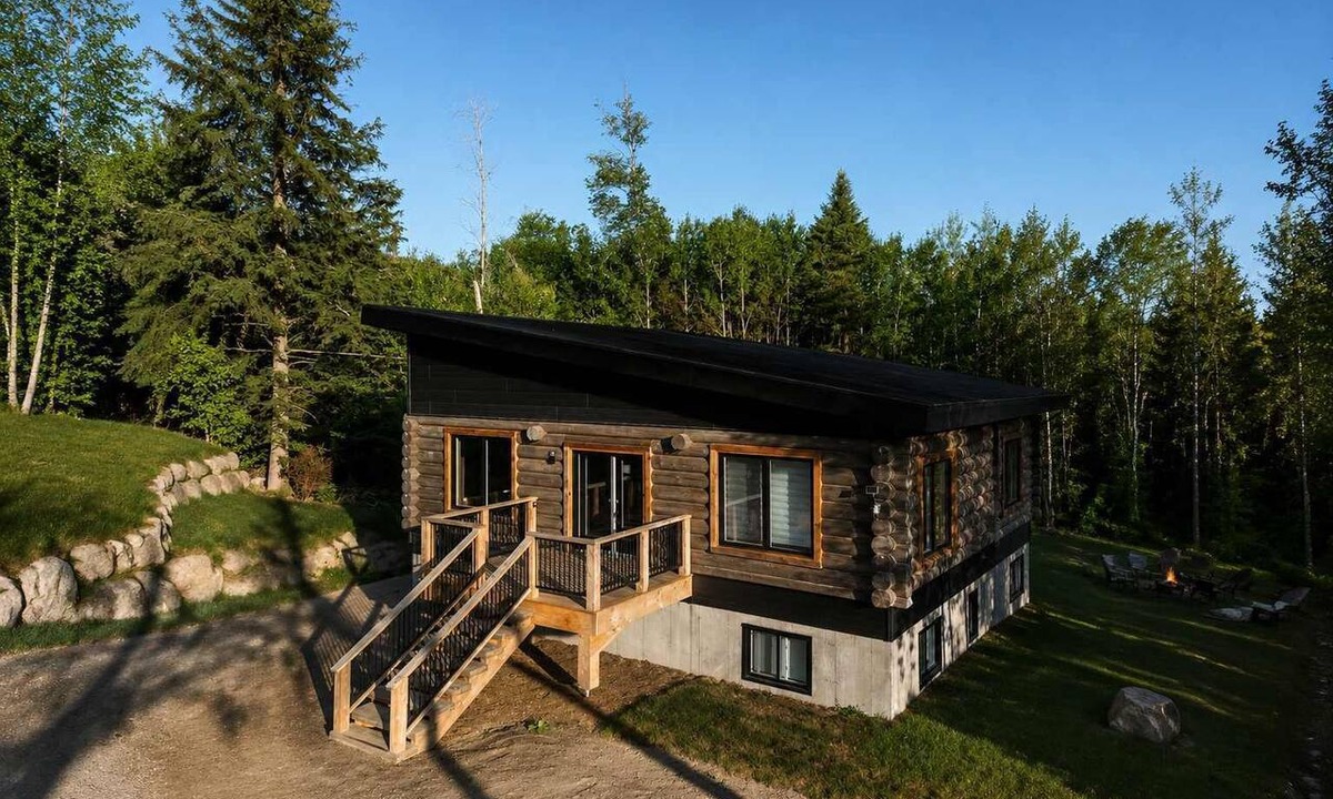 Saint-Gabriel-de-Brandon Ski Chalet | Nature, Comfort, and Getaway | Chalet AKIA