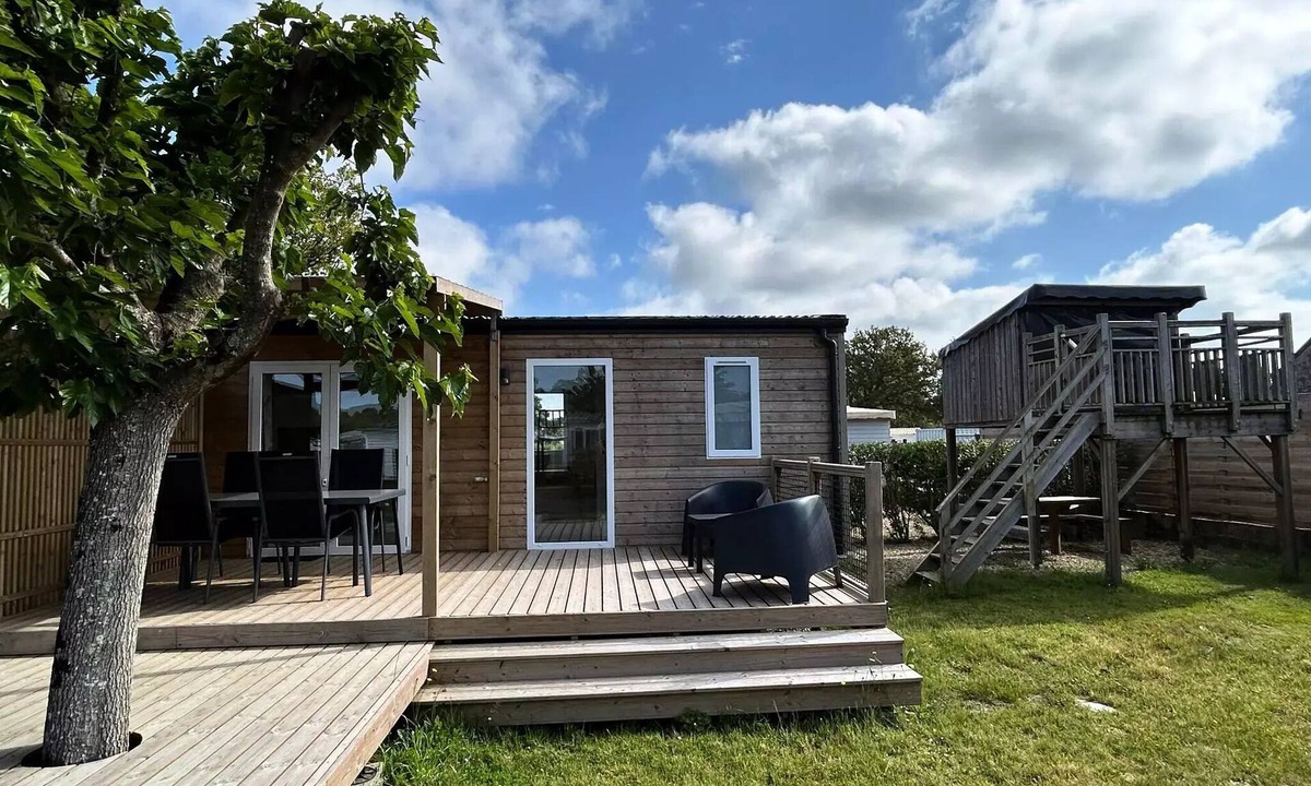 Saint-Molf House | NATURE Collection - 2-bedroom mobile home with a playhouse for children, sleeps 4