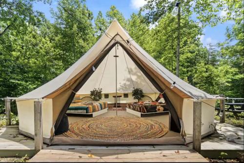 Stanton Other | Nature-Forward Glamping Resort with Forest Paths and Meadow Hangouts in Stanton, Kentucky