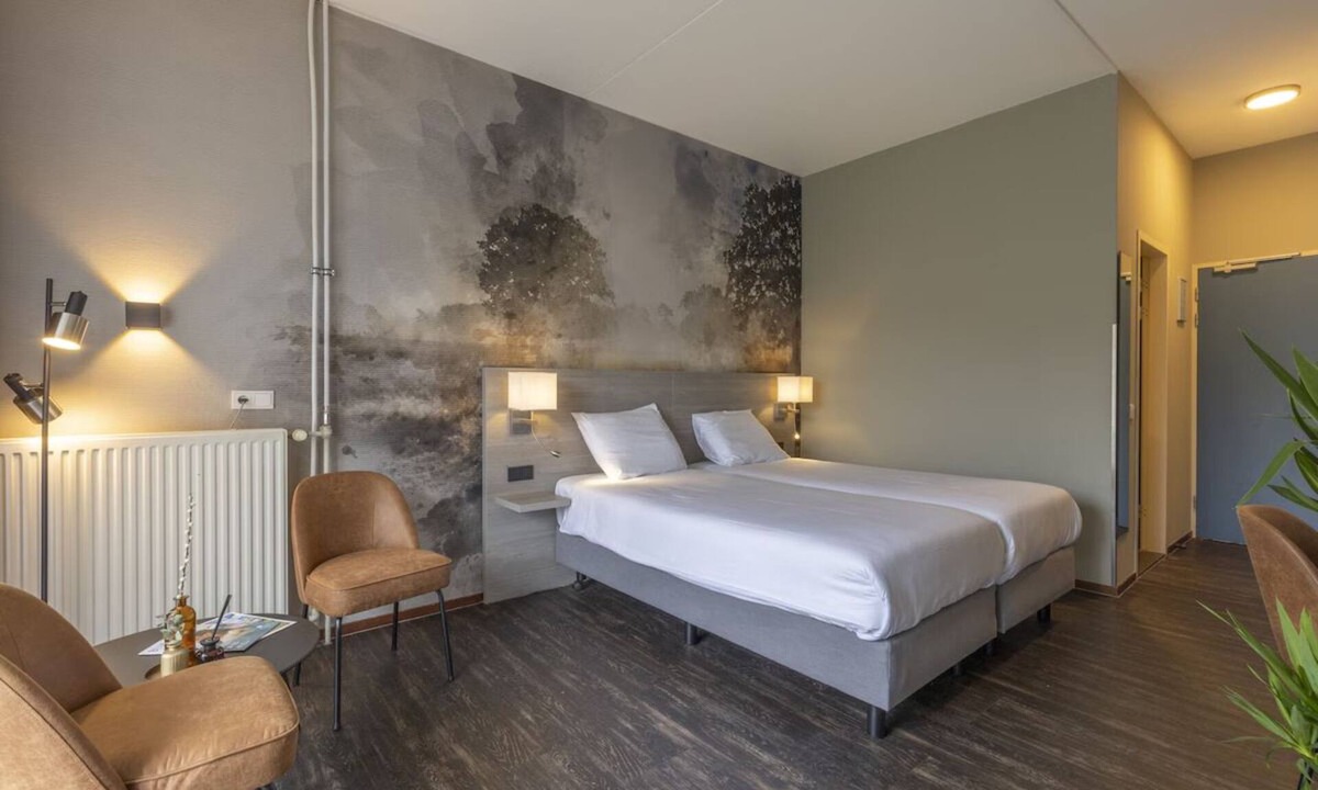 Municipality of Hellendoorn Hotel | Nature-Friendly Room Perfect for Outdoor Enthusiasts Near Speelbos Nijverdal