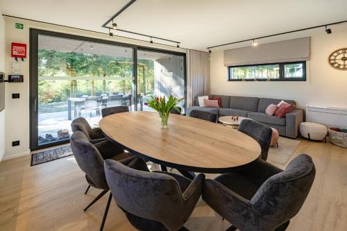 Wirtzfeld Cabin | Nature Lake Village – Villa Woodly n°23 – 8 personnes avec jacuzzi