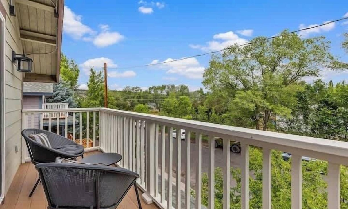 Southside House | NAU/DT | Elevated 2 bdrm | AC | Dog Friendly | Sleeps 6