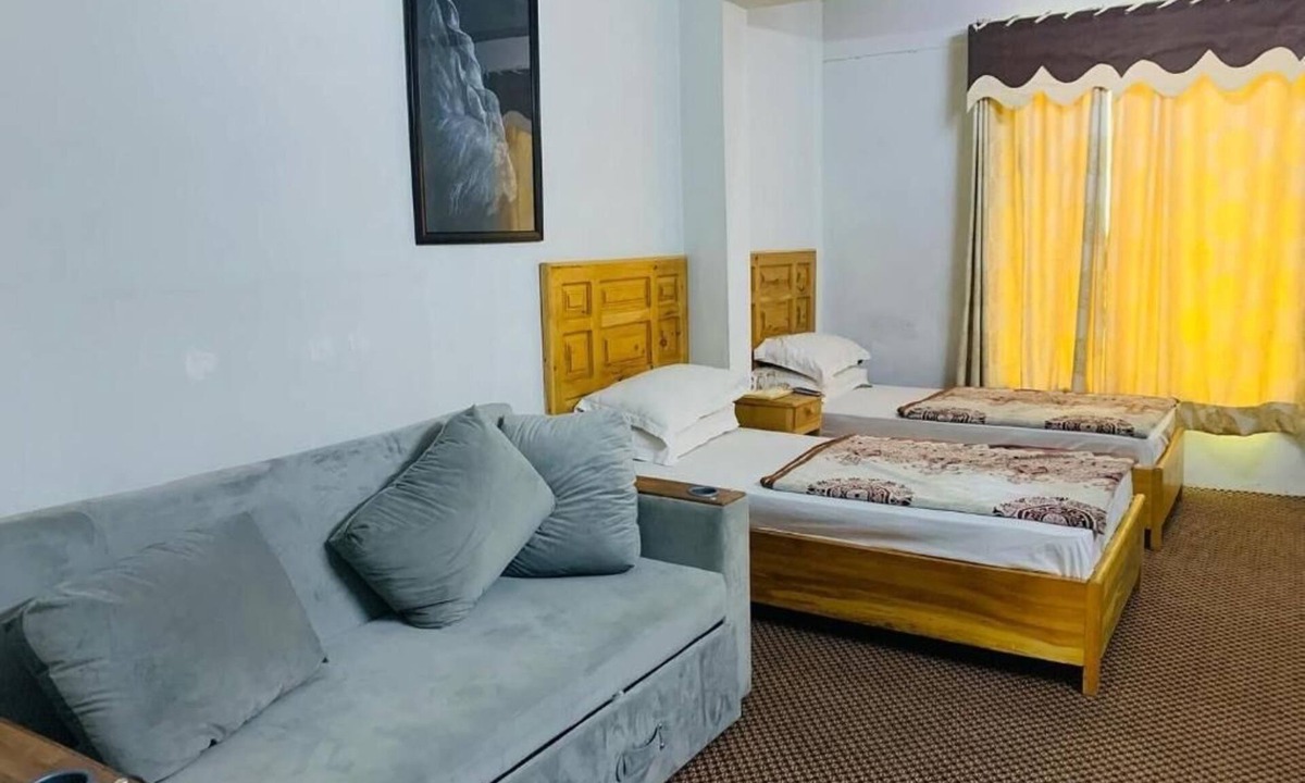 Gilgit Hotel | Naveed Tourist Inn
