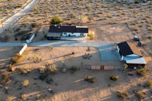 Landers House | Navigate Stays Presents Mystic Sky Desert Ranch